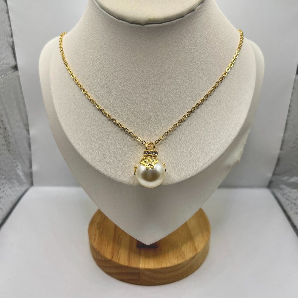 White Pearl bead Gold Star Necklace with Czs